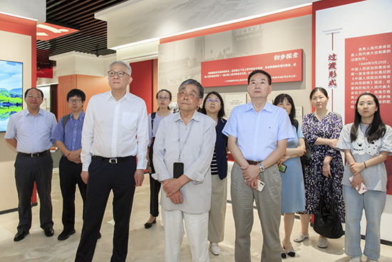 “松江县各界人民代表会议的协商民主性质与新时代人大协商工作”学术研讨会举行照片02.jpg